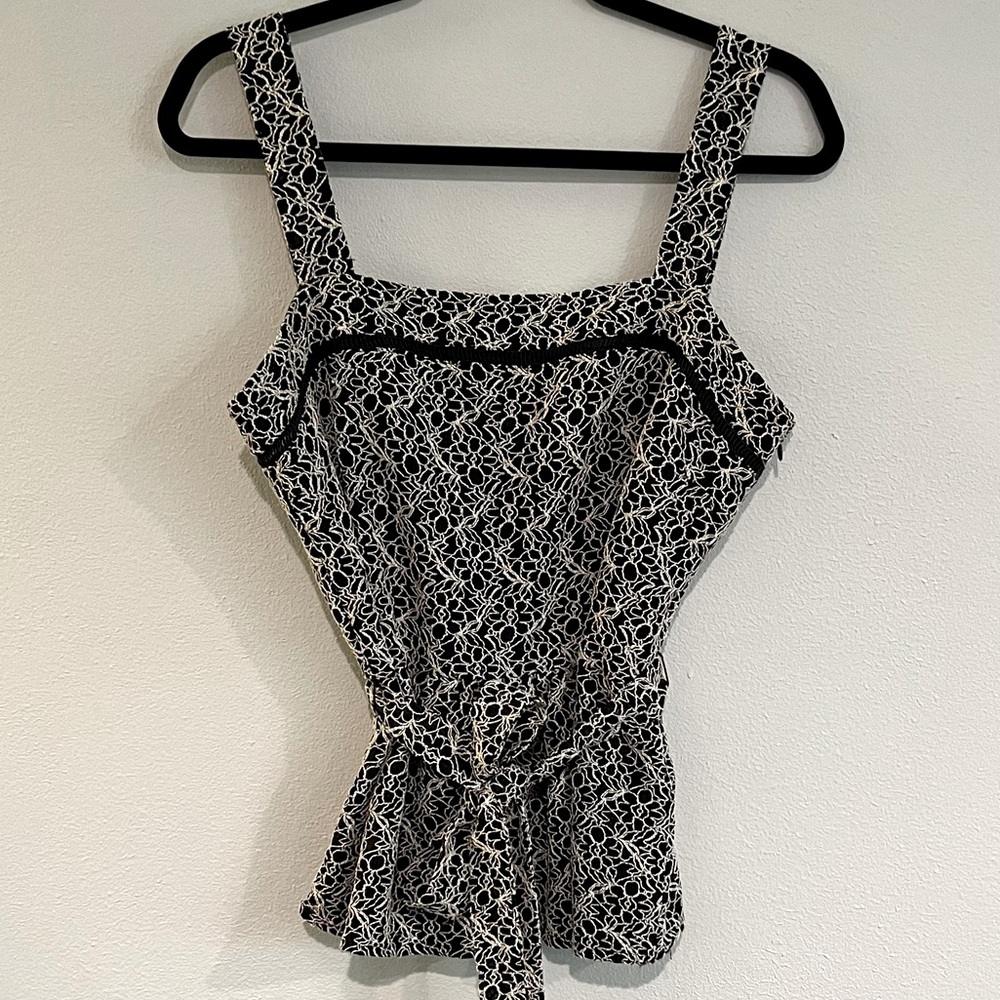 Banana Republic Ivy Lace Deep Navy and Cream Sleeveless Top - Sz M